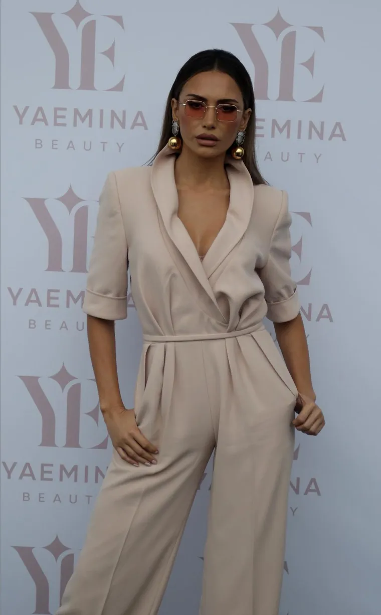 Zovu je najljep&scaron;om Srpkinjom, a zahvate krije 'kao zmija noge': Kako izgleda Emina Jahović?