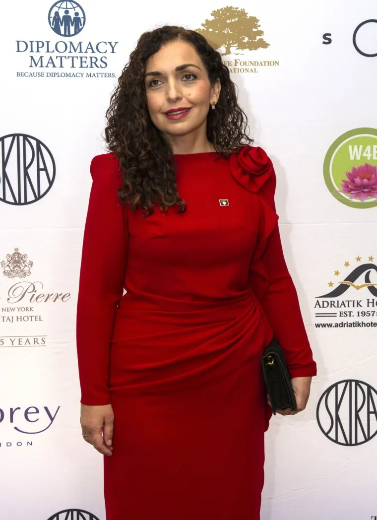 Predsjednica Kosova nikad ljepša: Pogledajte njezine najupečatljivije kombinacije