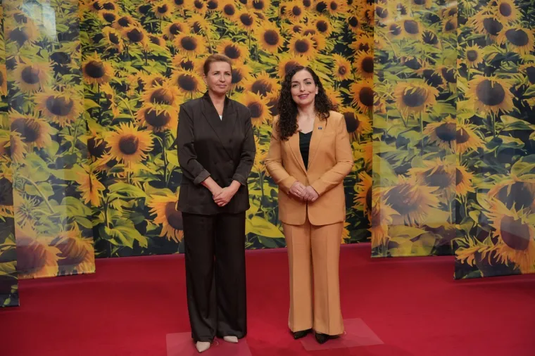 Predsjednica Kosova nikad ljep&scaron;a: Pogledajte njezine najupečatljivije kombinacije