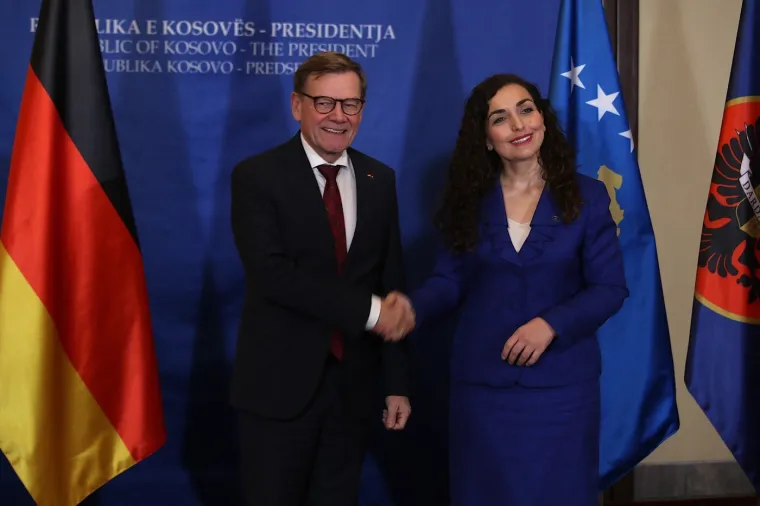 Predsjednica Kosova nikad ljep&scaron;a: Pogledajte njezine najupečatljivije kombinacije