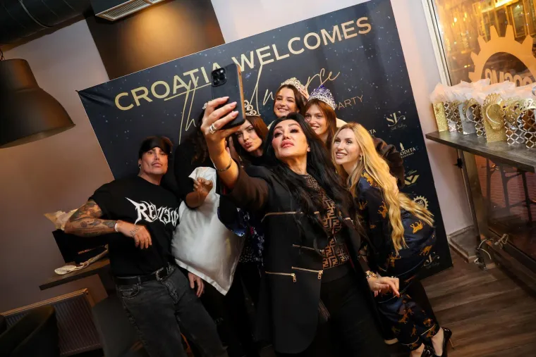 Biv&scaron;e missice organizirale zajedničko gledanje Miss Universe, a pridružili im se i brojni poznati