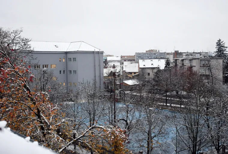 Sisak se probudio u snijegu! Ulice, krovovi i gradski parkovi pod bijelim prekrivačem