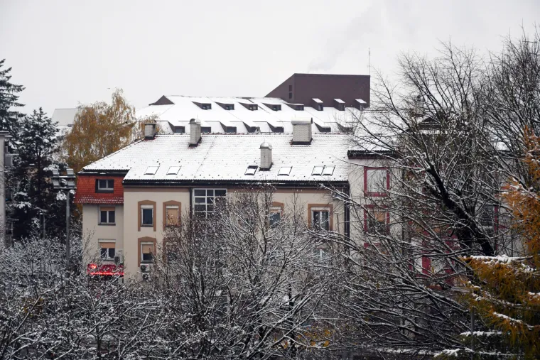 Sisak se probudio u snijegu! Ulice, krovovi i gradski parkovi pod bijelim prekrivačem