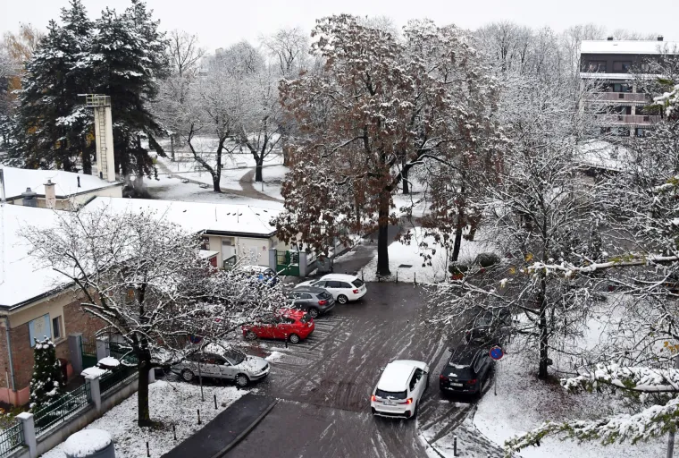 Sisak se probudio u snijegu! Ulice, krovovi i gradski parkovi pod bijelim prekrivačem