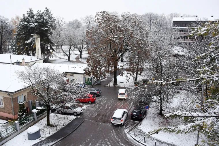 Sisak se probudio u snijegu! Ulice, krovovi i gradski parkovi pod bijelim prekrivačem
