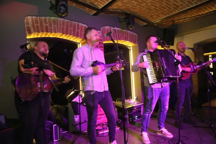 Tko kaže da je Međimurje tiho? Zgodne djevojke 'zapalile' plesni podij, stigli i tambura&scaron;i