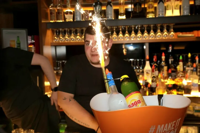 Tko kaže da je Međimurje tiho? Zgodne djevojke 'zapalile' plesni podij, stigli i tambura&scaron;i