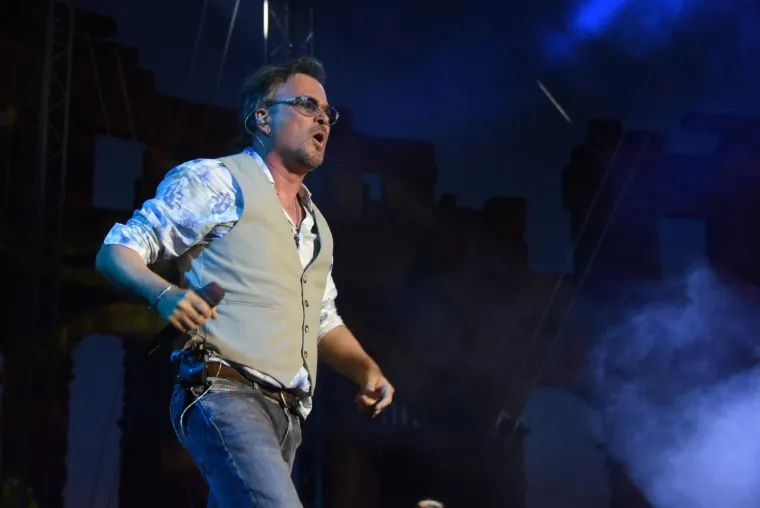 Tko je Gibonnijeva supruga? Zajedno su od djetinjstva, a na početku mu je ona plaćala račune