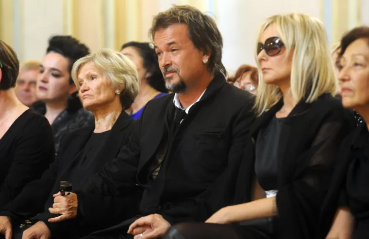 Tko je Gibonnijeva supruga? Zajedno su od djetinjstva, a na početku mu je ona plaćala račune