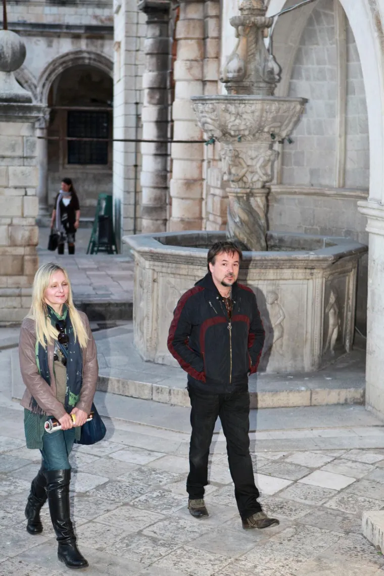 Tko je Gibonnijeva supruga? Zajedno su od djetinjstva, a na početku mu je ona plaćala račune