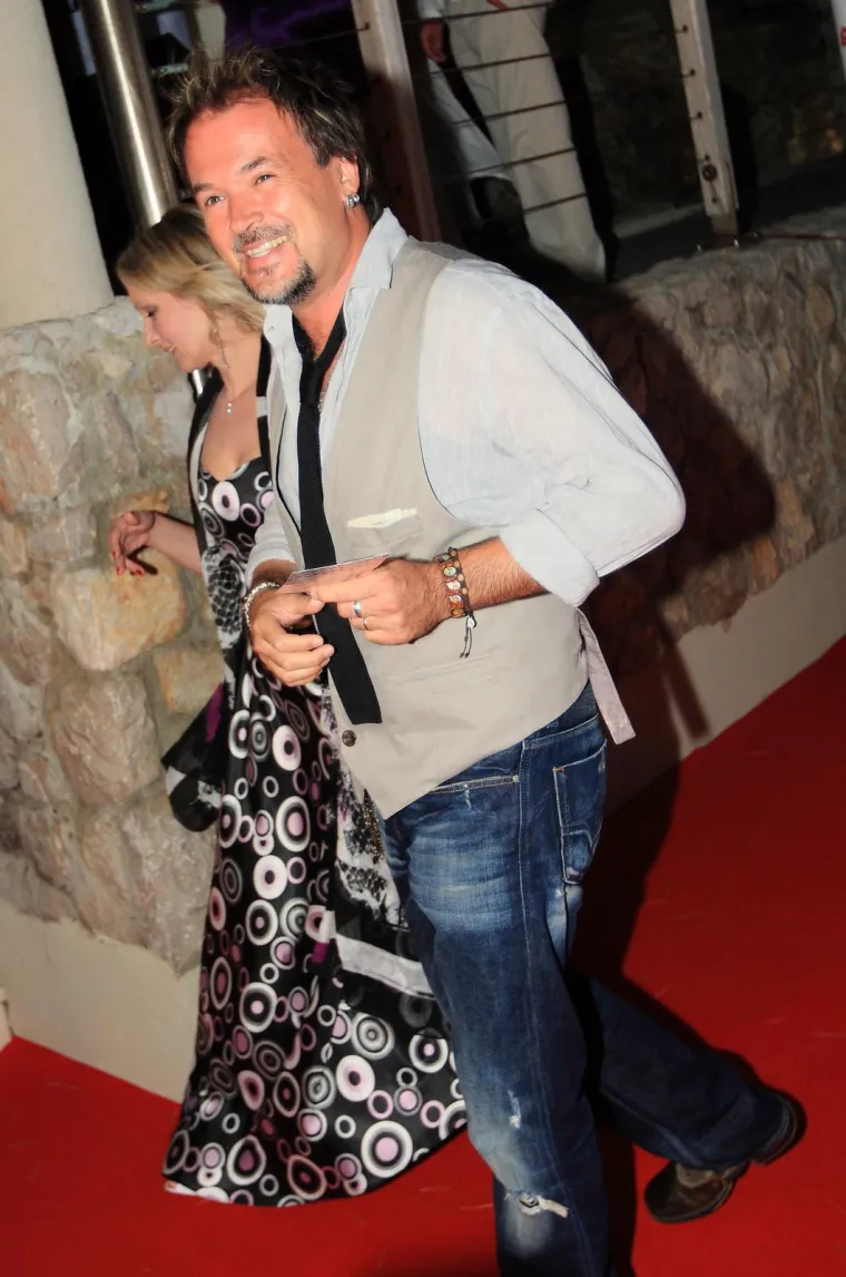 Tko je Gibonnijeva supruga? Zajedno su od djetinjstva, a na početku mu je ona plaćala račune