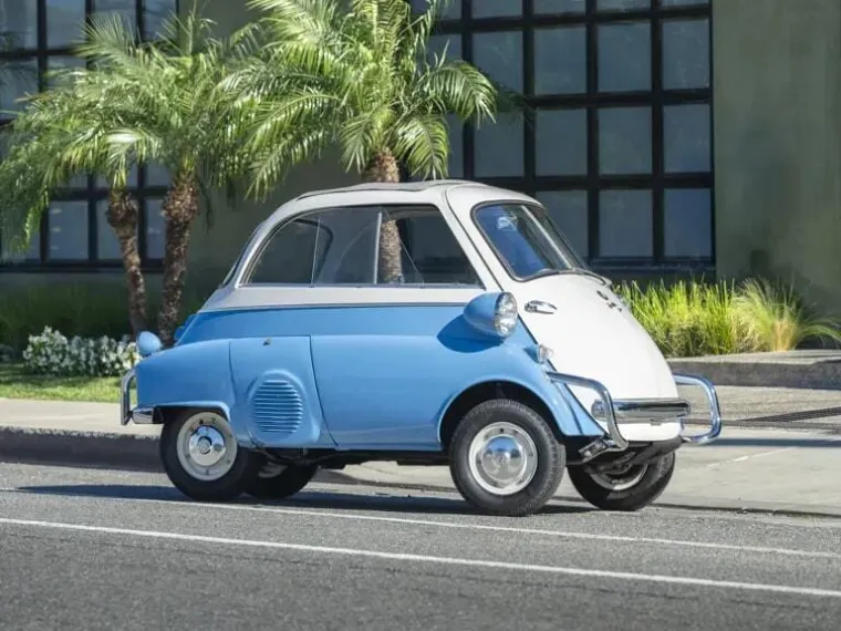 Ovaj slatki autić je prava zvijezda na cesti: Svima mami poglede, a cijena mu je pravi &scaron;ok