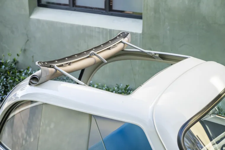 Ovaj slatki autić je prava zvijezda na cesti: Svima mami poglede, a cijena mu je pravi &scaron;ok