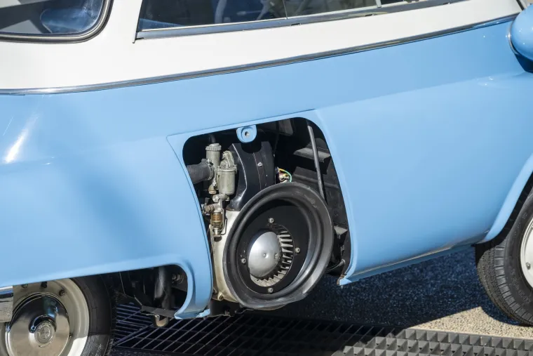 Ovaj slatki autić je prava zvijezda na cesti: Svima mami poglede, a cijena mu je pravi &scaron;ok