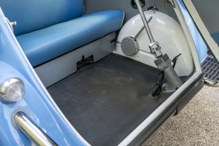 Ovaj slatki autić je prava zvijezda na cesti: Svima mami poglede, a cijena mu je pravi &scaron;ok