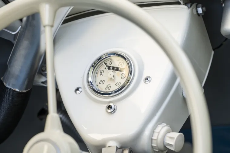 Ovaj slatki autić je prava zvijezda na cesti: Svima mami poglede, a cijena mu je pravi &scaron;ok