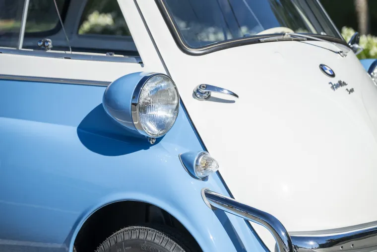 Ovaj slatki autić je prava zvijezda na cesti: Svima mami poglede, a cijena mu je pravi &scaron;ok