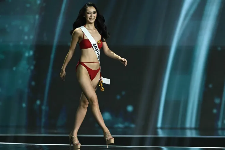 Ovo se čekalo cijelu noć: TOP 30 Miss Universe pro&scaron;etale u blistavim bikinijima
