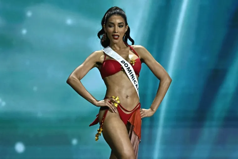 Ovo se čekalo cijelu noć: TOP 30 Miss Universe prošetale u blistavim bikinijima