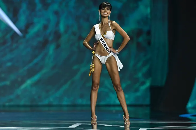 Ovo se čekalo cijelu noć: TOP 30 Miss Universe pro&scaron;etale u blistavim bikinijima