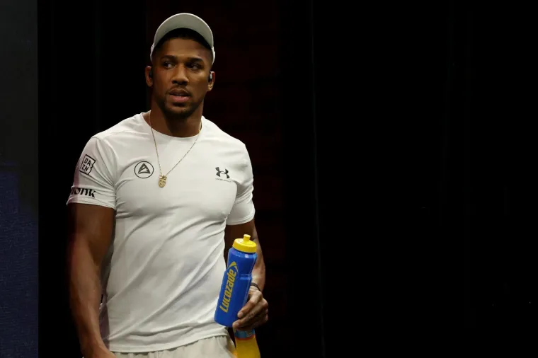 Anthony Joshua i YouTuber Jake Paul odradili bizarno sučeljavanje uoči kontroverznog meča