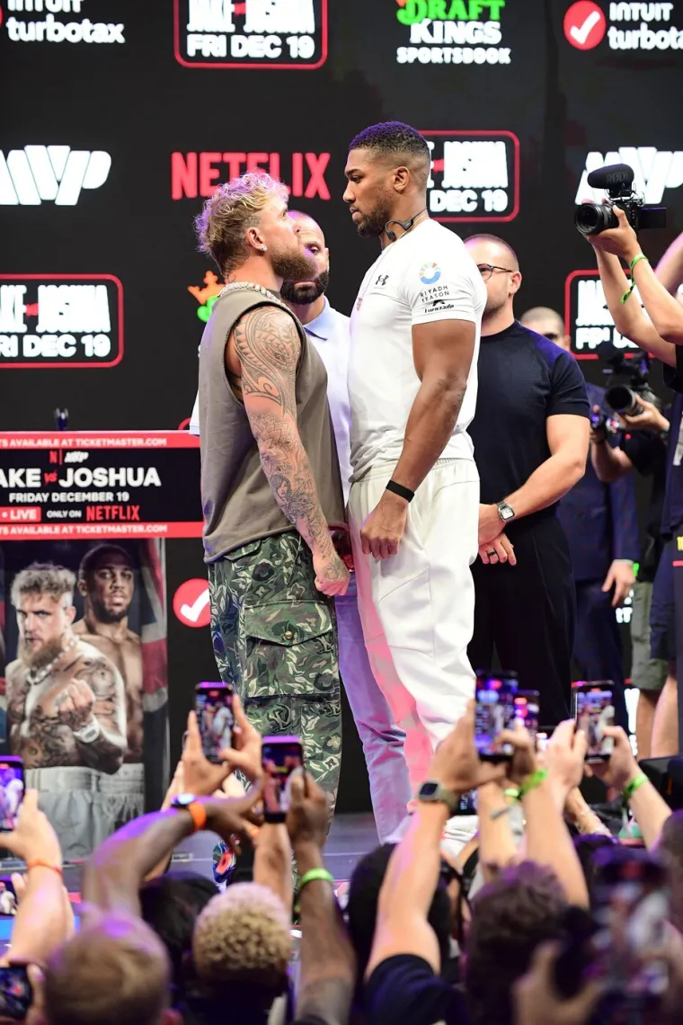 Anthony Joshua i YouTuber Jake Paul odradili bizarno sučeljavanje uoči kontroverznog meča