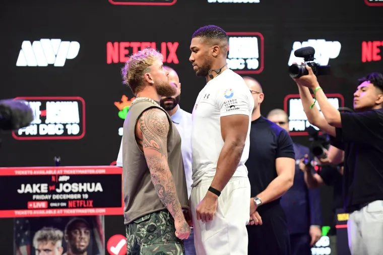 Anthony Joshua i YouTuber Jake Paul odradili bizarno sučeljavanje uoči kontroverznog meča