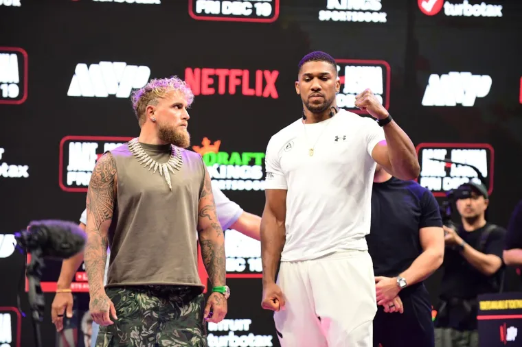 Anthony Joshua i YouTuber Jake Paul odradili bizarno sučeljavanje uoči kontroverznog meča