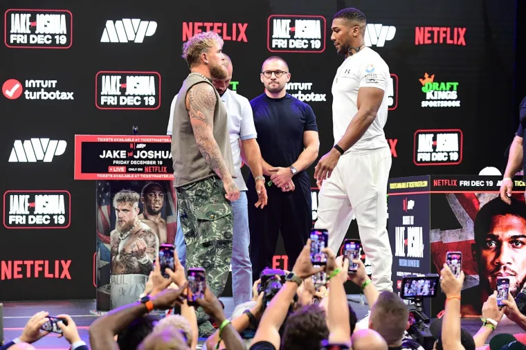 Anthony Joshua i YouTuber Jake Paul odradili bizarno sučeljavanje uoči kontroverznog meča