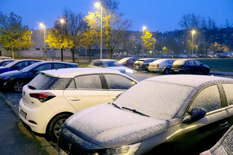 Zabijelilo se! Prvi snijeg diljem zemlje, vozači jutros imaju posla, na autocesti nestvarni prizor
