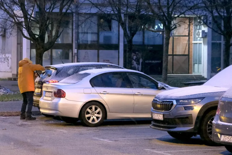 Zabijelilo se! Prvi snijeg diljem zemlje, vozači jutros imaju posla, na autocesti nestvarni prizor