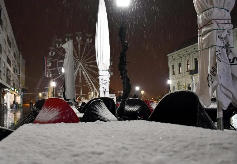 Zabijelilo se! Prvi snijeg diljem zemlje, vozači jutros imaju posla, na autocesti nestvarni prizor