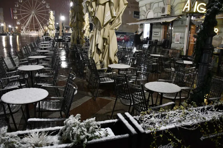 Zabijelilo se! Prvi snijeg diljem zemlje, vozači jutros imaju posla, na autocesti nestvarni prizor