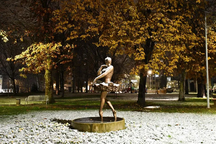 Zabijelilo se! Prvi snijeg diljem zemlje, vozači jutros imaju posla, na autocesti nestvarni prizor