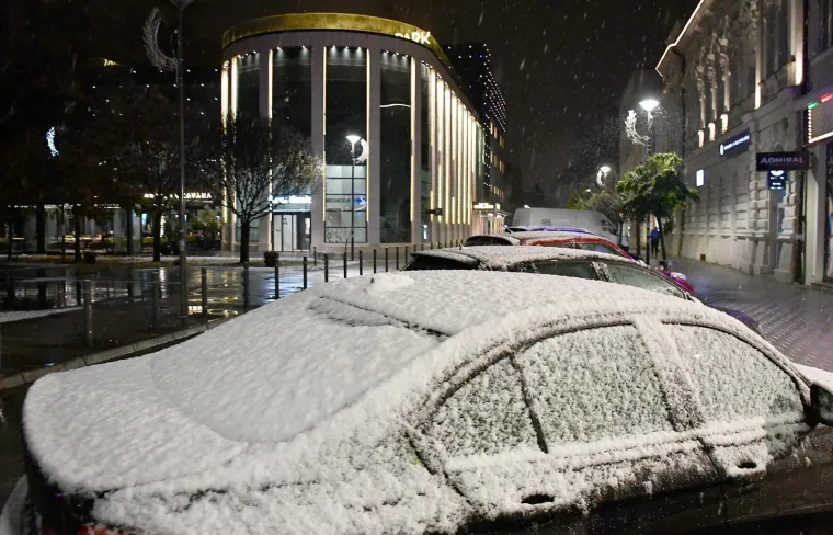 Zabijelilo se! Prvi snijeg diljem zemlje, vozači jutros imaju posla, na autocesti nestvarni prizor