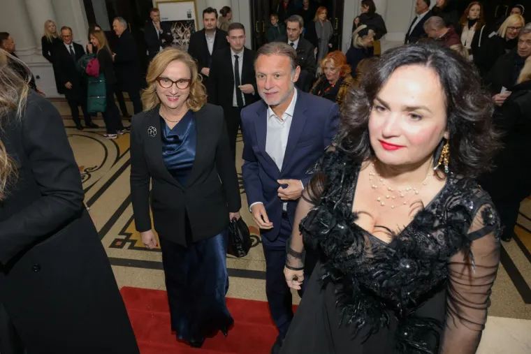 Glumci, političari i supruge, diplomacija: Pogledajte tko je sve bio na premijeri kultnog Orašara