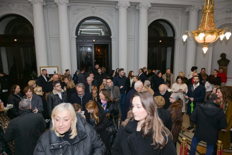 Glumci, političari i supruge, diplomacija: Pogledajte tko je sve bio na premijeri kultnog Orašara