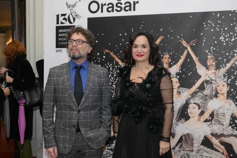 Glumci, političari i supruge, diplomacija: Pogledajte tko je sve bio na premijeri kultnog Orašara