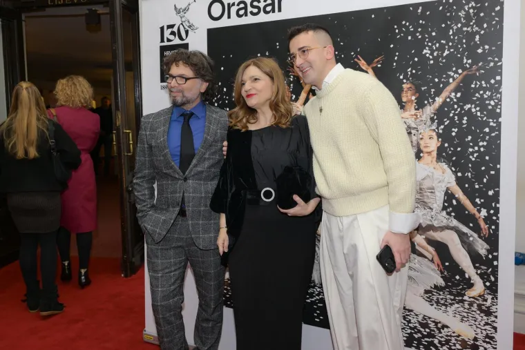 Glumci, političari i supruge, diplomacija: Pogledajte tko je sve bio na premijeri kultnog Orašara