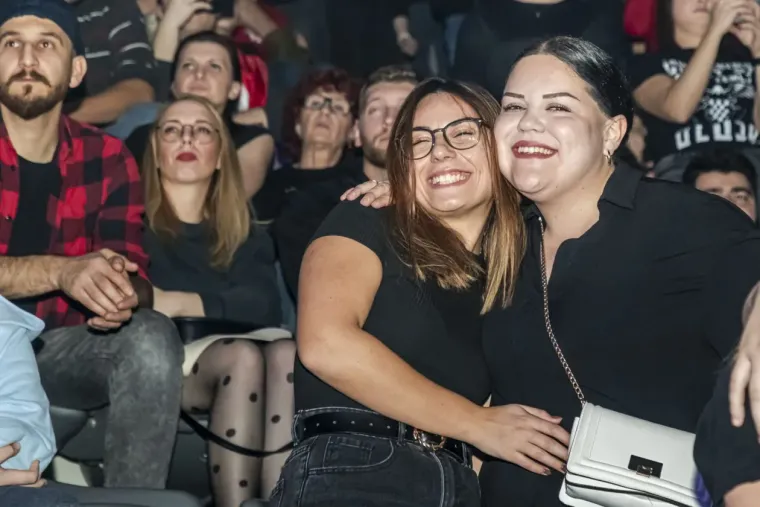 Thompson u Osijeku: Gradski vrt gorio, publika pjevala uglas - evo kako je to izgledalo