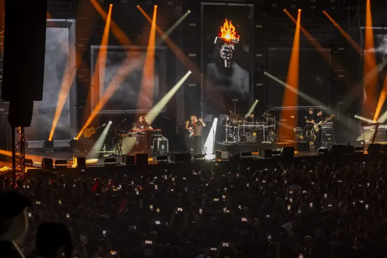 Thompson u Osijeku: Gradski vrt gorio, publika pjevala uglas - evo kako je to izgledalo