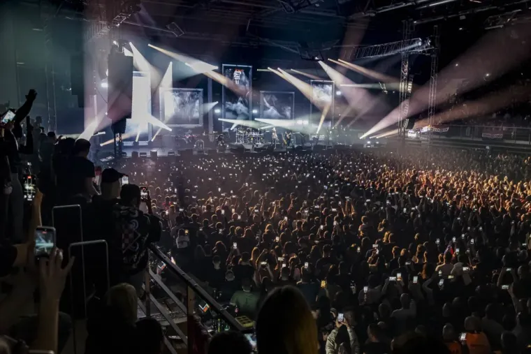 Thompson u Osijeku: Gradski vrt gorio, publika pjevala uglas - evo kako je to izgledalo