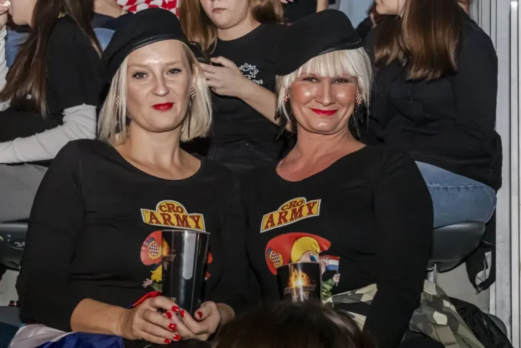 Thompson u Osijeku: Gradski vrt gorio, publika pjevala uglas - evo kako je to izgledalo