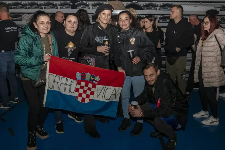 Thompson u Osijeku: Gradski vrt gorio, publika pjevala uglas - evo kako je to izgledalo