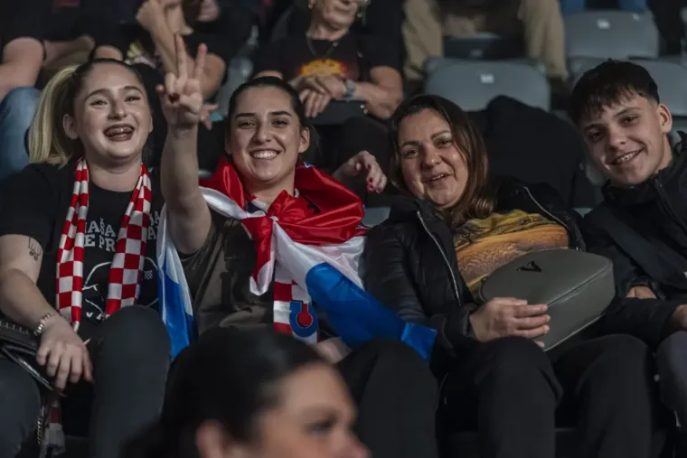 Thompson u Osijeku: Gradski vrt gorio, publika pjevala uglas - evo kako je to izgledalo