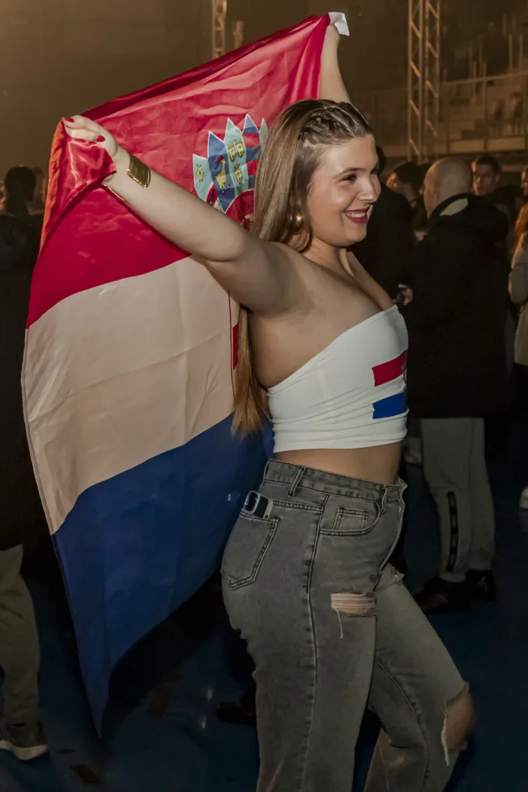 Thompson u Osijeku: Gradski vrt gorio, publika pjevala uglas - evo kako je to izgledalo