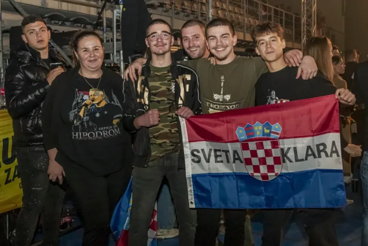 Thompson u Osijeku: Gradski vrt gorio, publika pjevala uglas - evo kako je to izgledalo