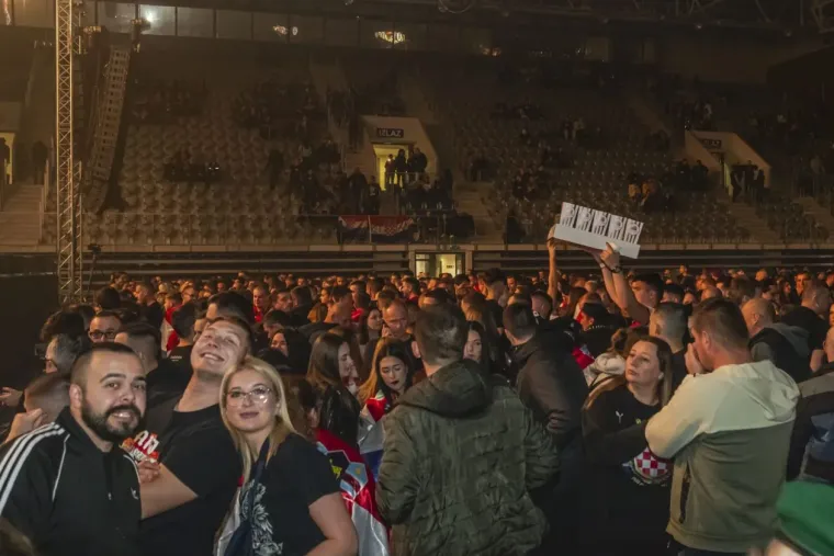 Thompson u Osijeku: Gradski vrt gorio, publika pjevala uglas - evo kako je to izgledalo