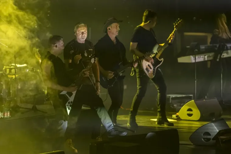 Thompson u Osijeku: Gradski vrt gorio, publika pjevala uglas - evo kako je to izgledalo