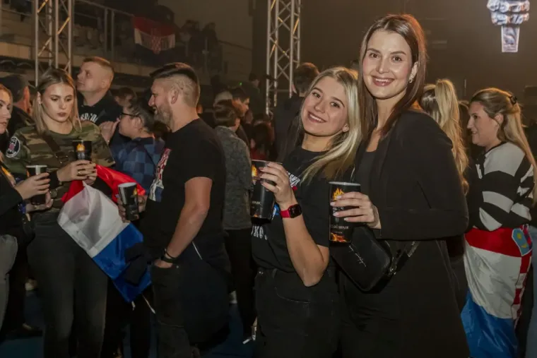 Thompson u Osijeku: Gradski vrt gorio, publika pjevala uglas - evo kako je to izgledalo